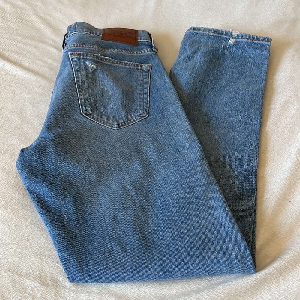 Abercrombie & Fitch “90s Straight” Destroyed Jeans 30x32